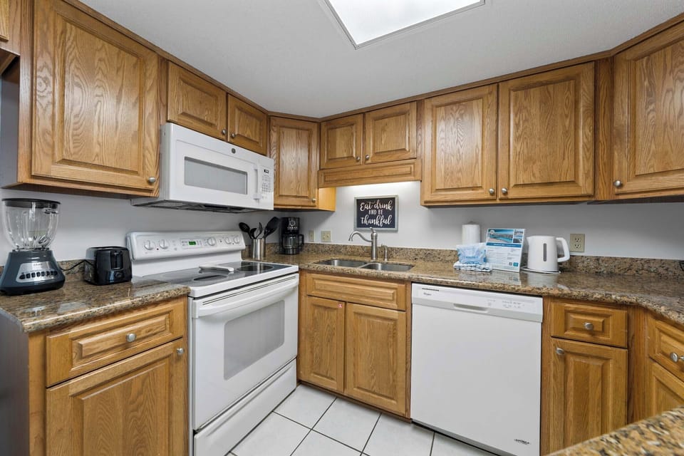Full kitchen