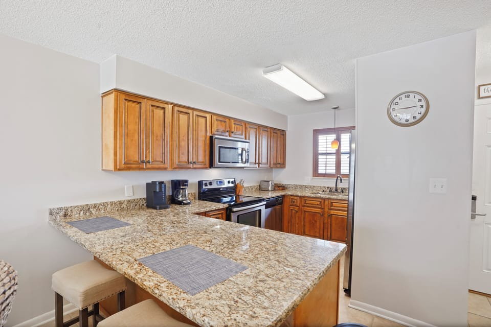 Eat-in kitchen bar seating