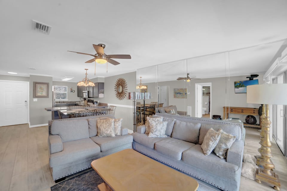 Living room has plenty of seating