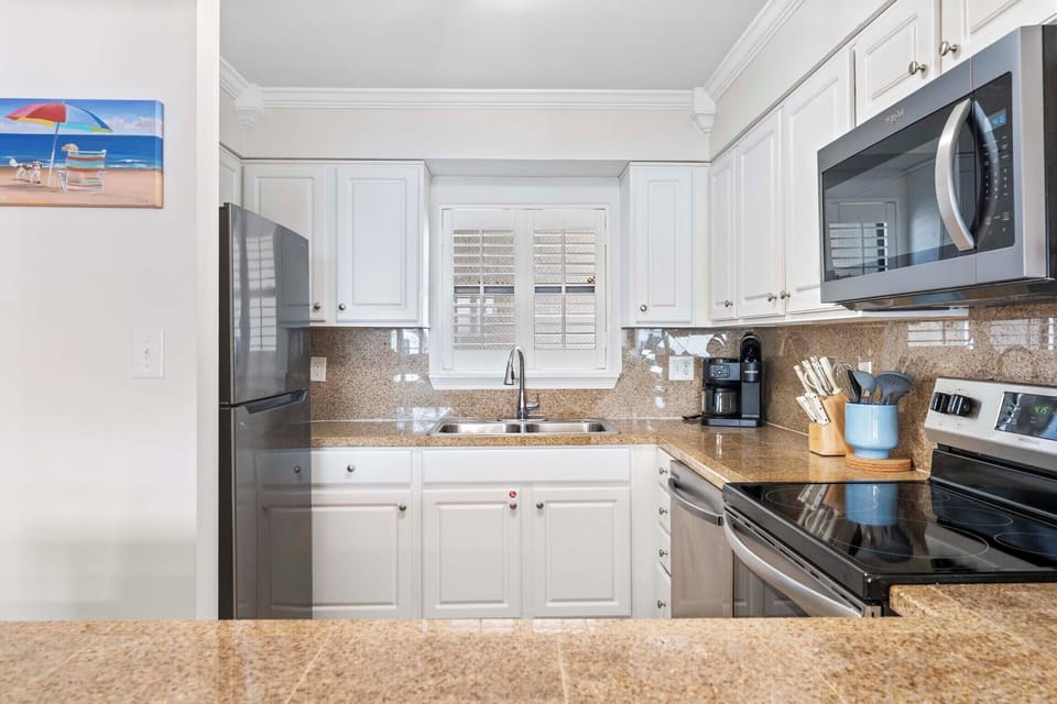 Full kitchen