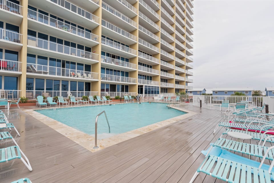 Community pool