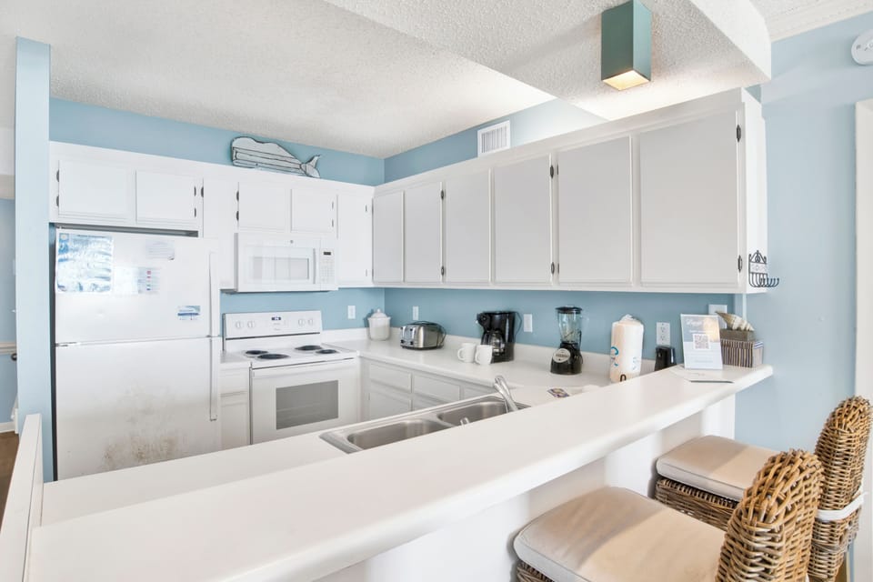 Eat-in kitchen bar seating