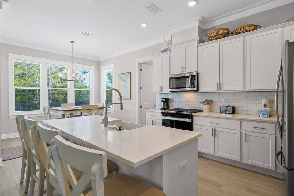 Full kitchen