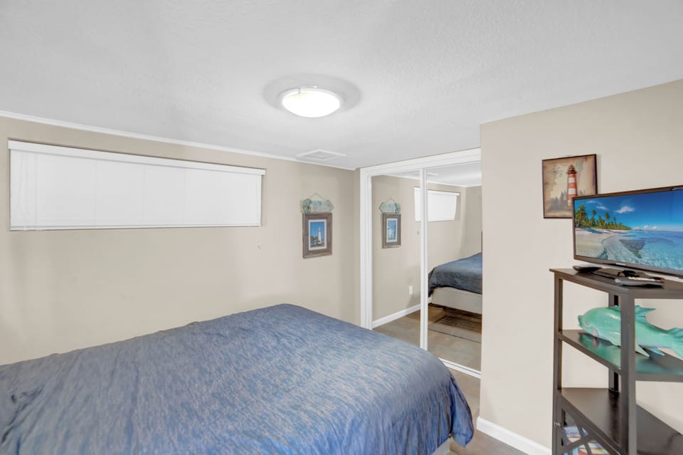 Guest bedroom