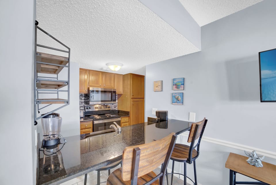 Eat-in bar seating