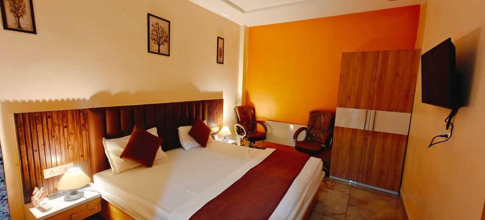 Deluxe Single Room, Balcony | Soundproofing, WiFi (free)