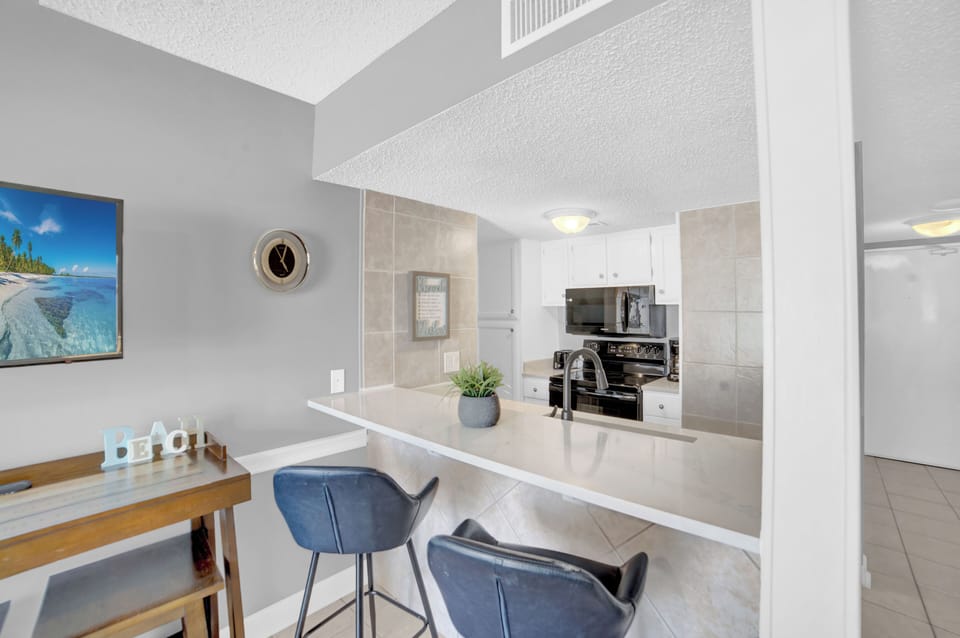 Eat-in bar seating