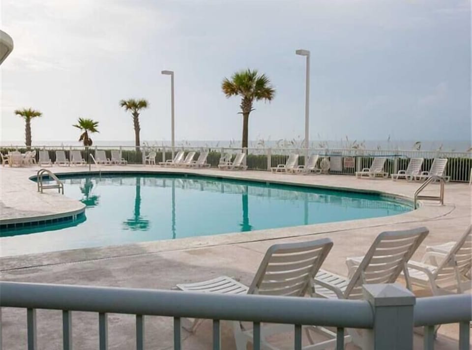 Community pool