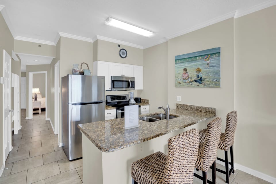 Eat-in kitchen bar seating