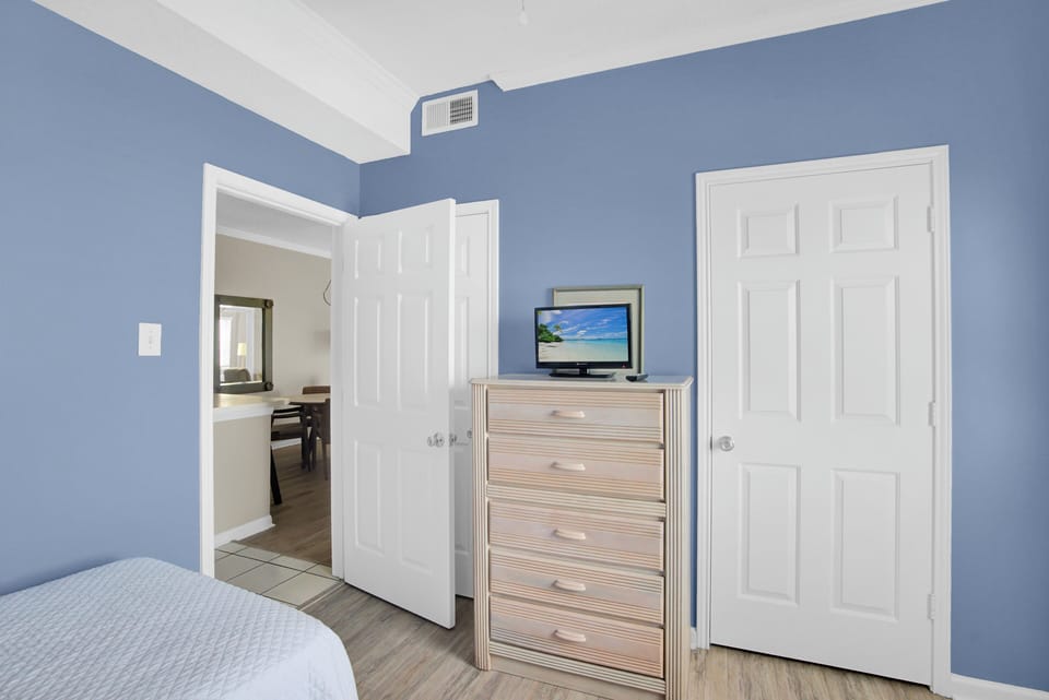 Guest bedroom