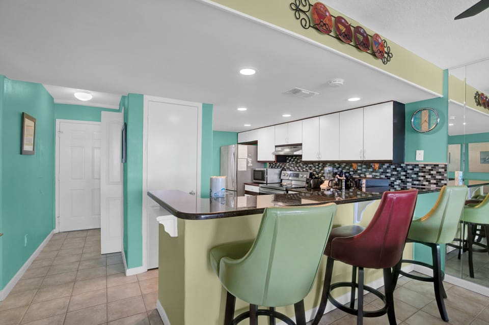 Eat-in bar seating