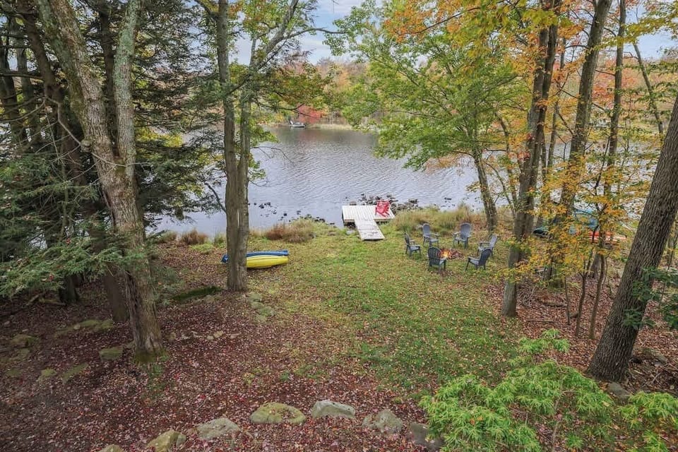 Make memories around the fire while soaking in stunning lake views