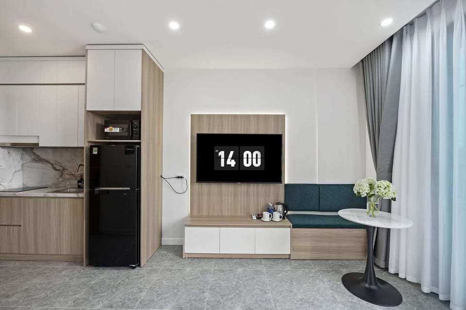 Premium bedding, down comforters, memory foam beds, free minibar items