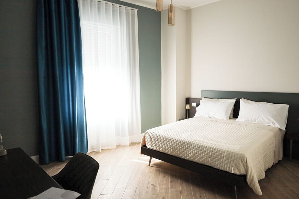 Deluxe Room, Valley View | In-room safe, blackout drapes, soundproofing, free WiFi