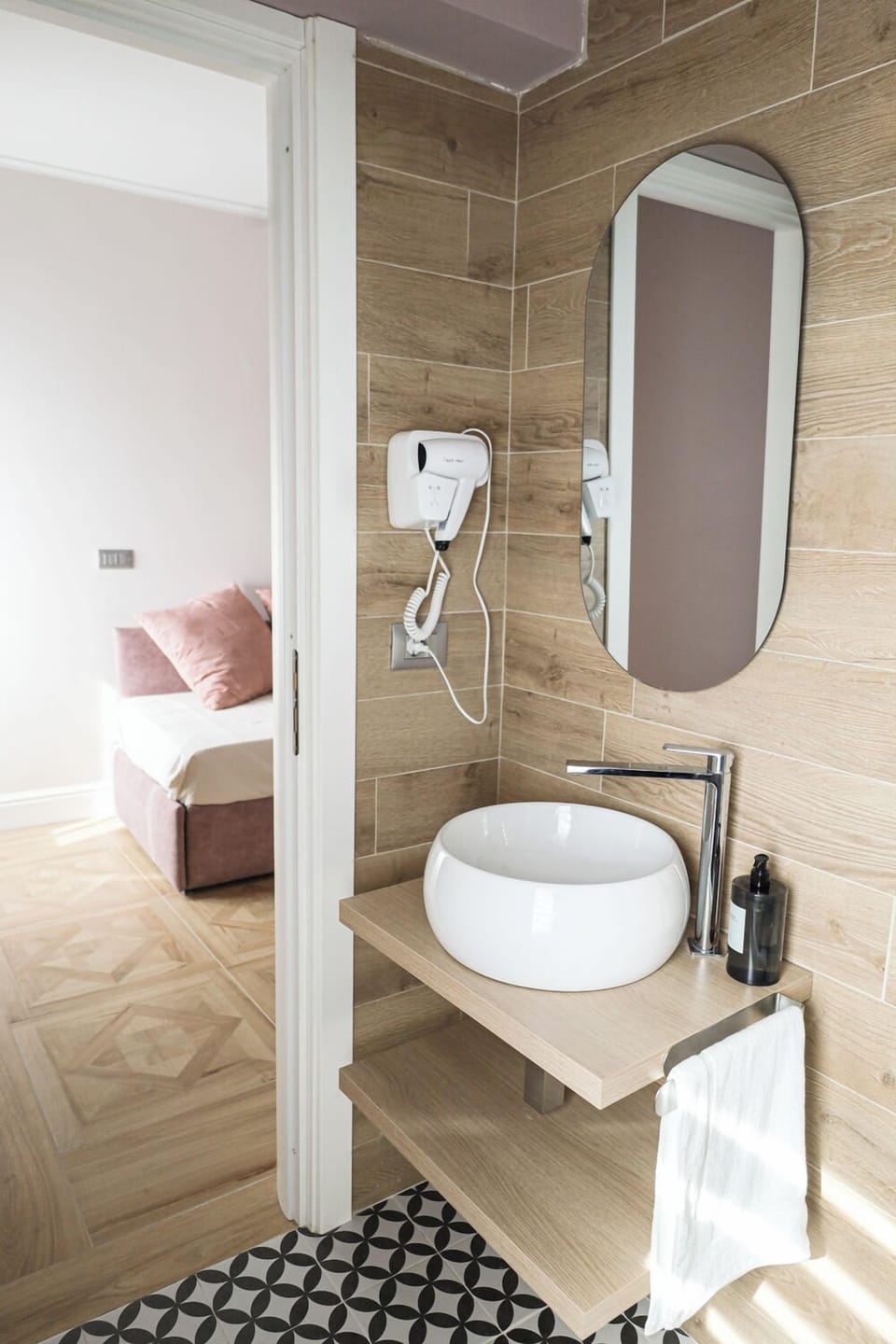 Luxury Room, Valley View | In-room safe, blackout drapes, soundproofing, free WiFi