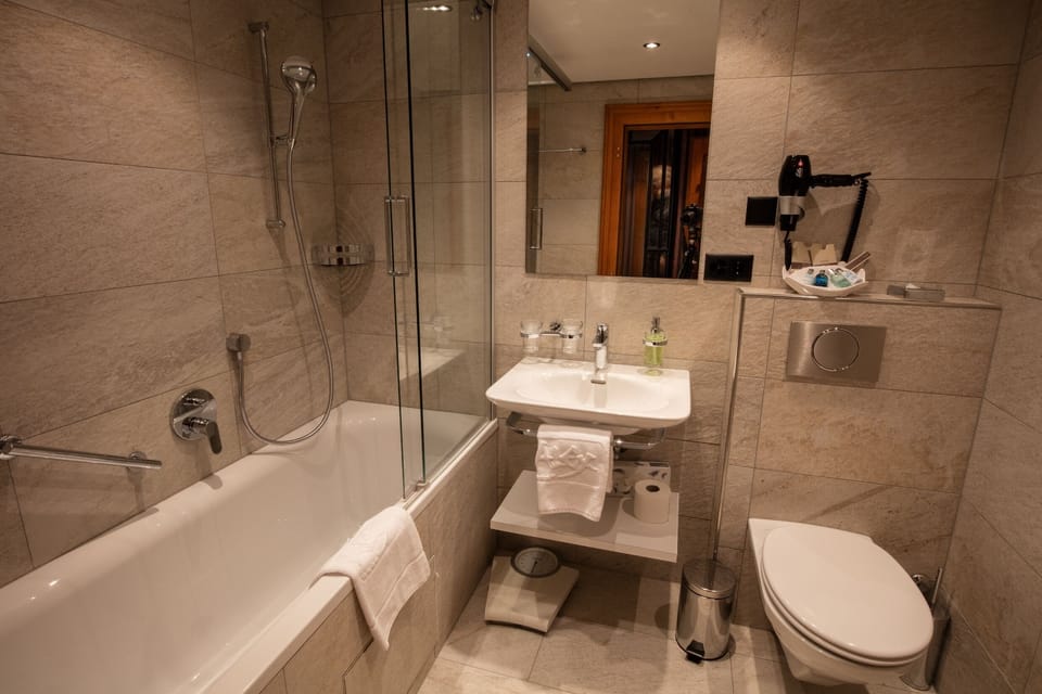 Classic Single Room | Bathroom | Free toiletries, hair dryer, bathrobes, slippers