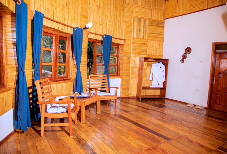 Deluxe Cottage, Non Smoking, Executive Level | Living area | Fireplace