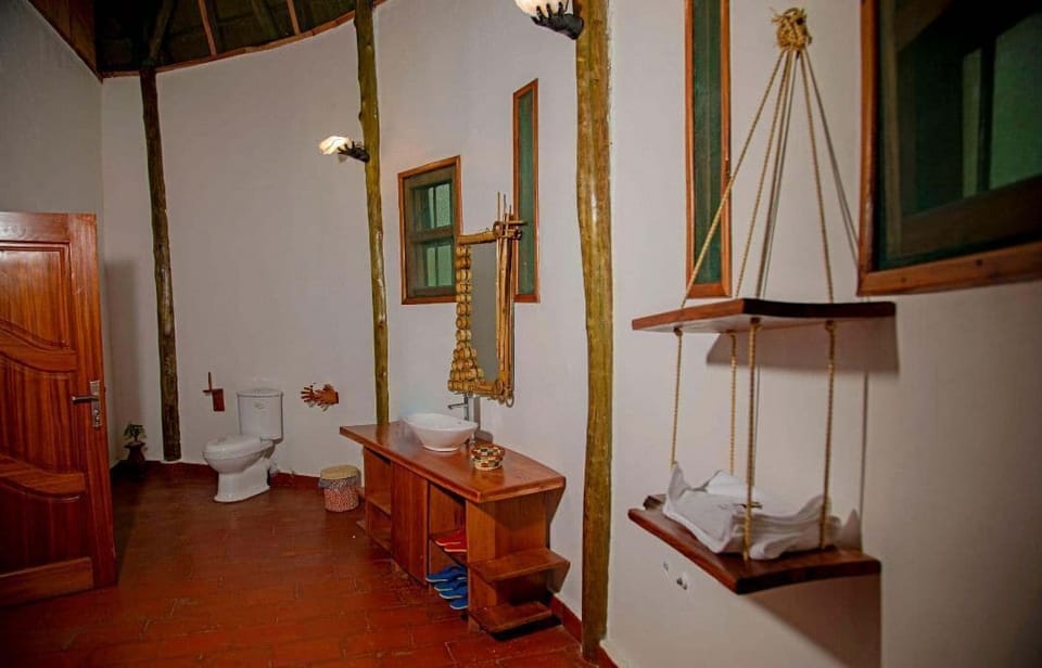 Deluxe Cottage, Non Smoking, Executive Level | Bathroom | Shower, free toiletries, bathrobes, slippers
