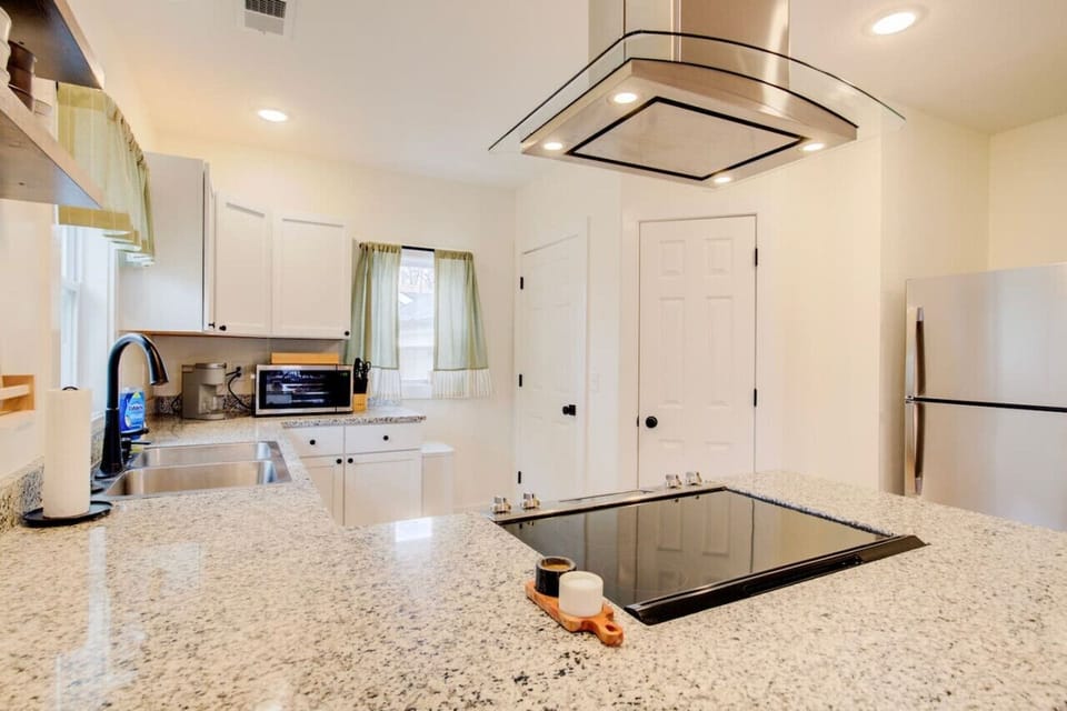 Full kitchen
