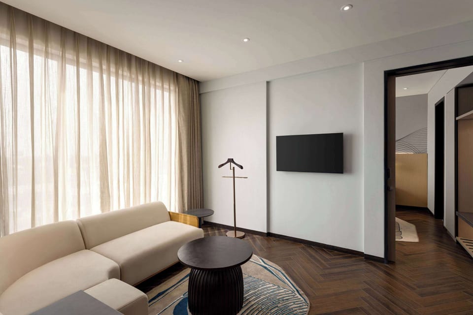 Suite, 1 King Bed, Non Smoking | Minibar, in-room safe, desk, laptop workspace