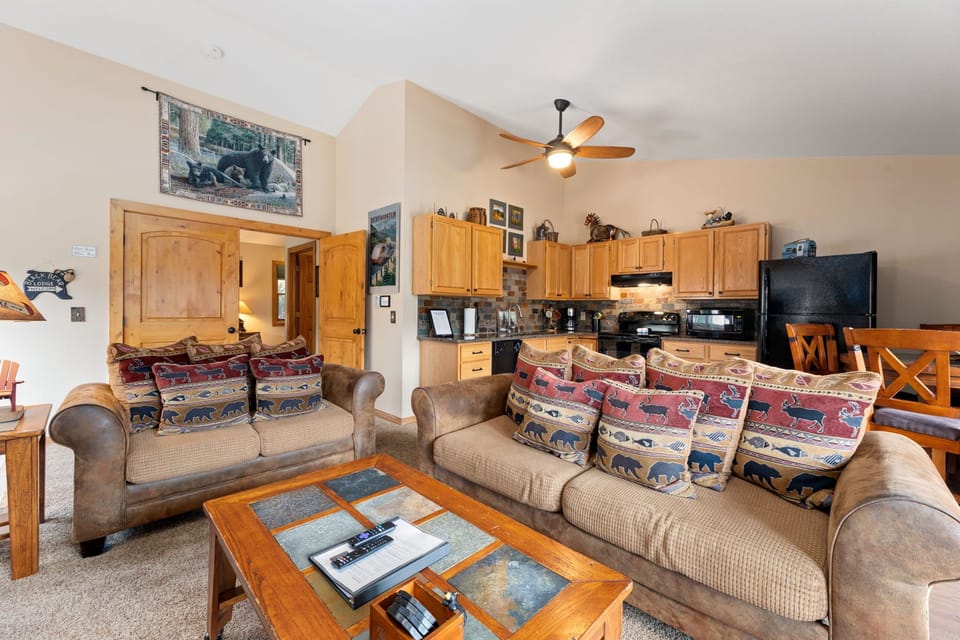A4 Luxury Living Room W/Kitchen View