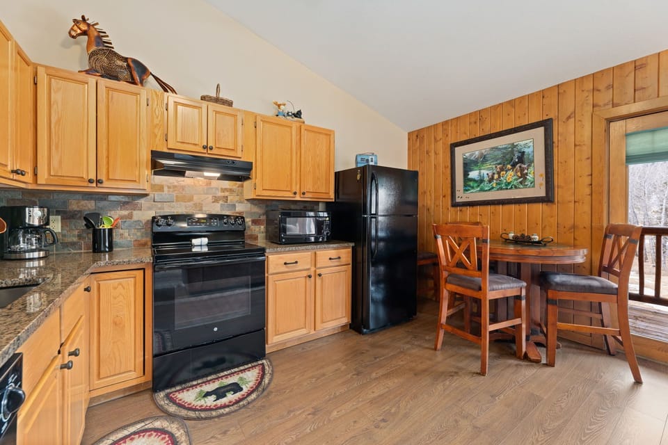 A4 Luxury Kitchen  W/Dining Area View