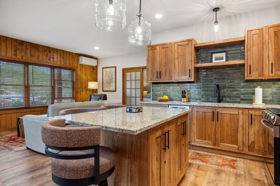 7-web-or-mls-Black Canyon B2-11