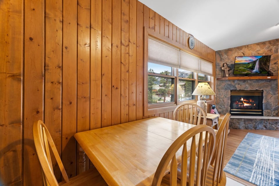 D4 Dining Area