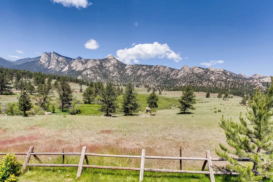 F1 Luxury Outdoor View W/Mountain View