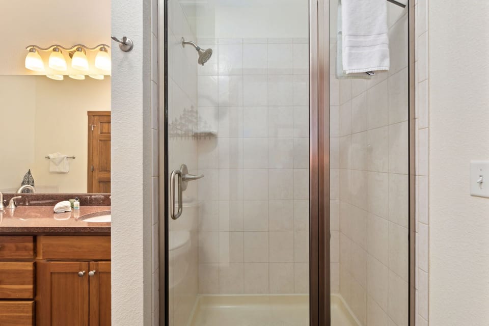 F4 Master Bathroom