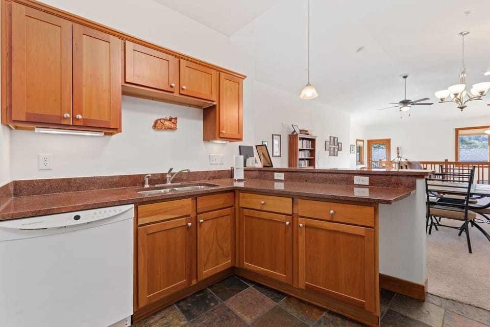 F5 Deluxe Kitchen