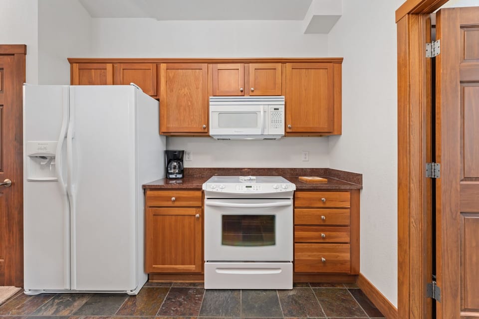 F5 Deluxe Kitchen