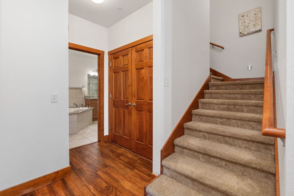 H3 Luxury Stairs View