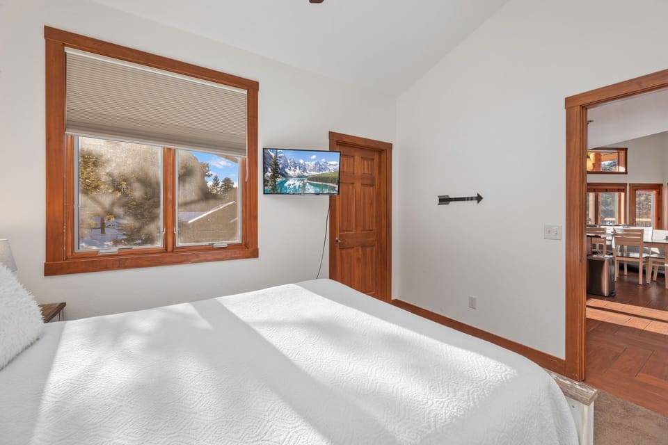 J2 Luxury Bedroom