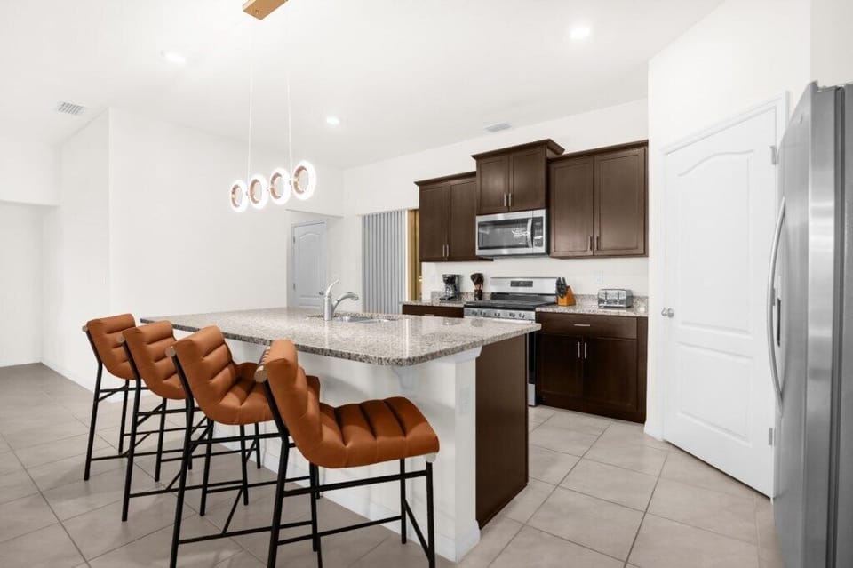 7642 Oakmoss Loop (8).jpg