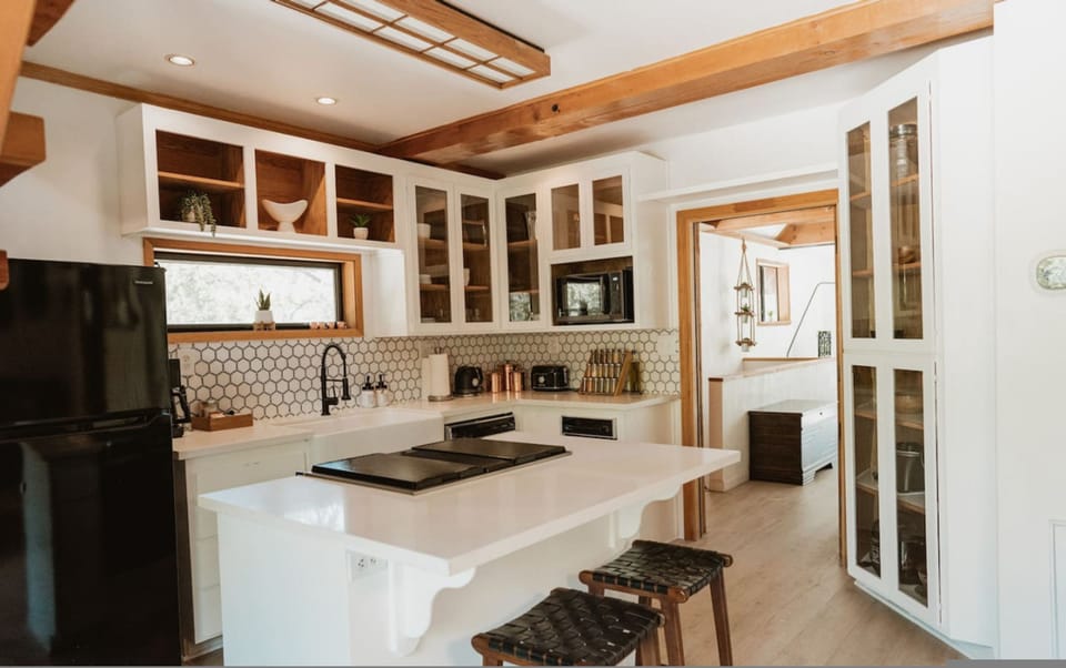 House | 4 bedrooms, desk