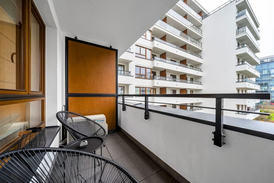 Balcony | Book Now with RENTUJEMY.COM