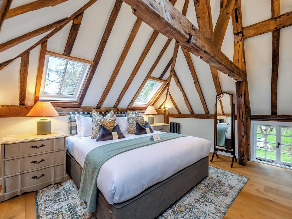 Double bedroom | Mousehall Oast, Wadhurst