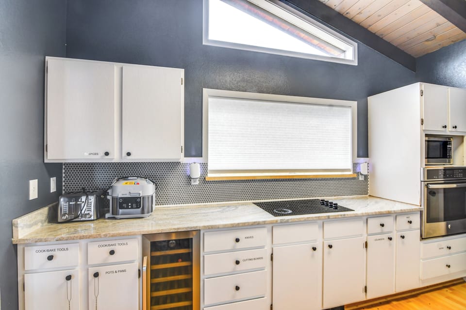 Kitchen | Instant Pot | Toaster | Blender | 1st Floor
