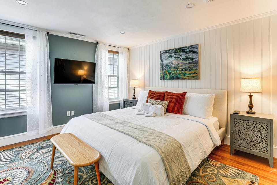 Bedroom 1 | King Bed | Smart TV