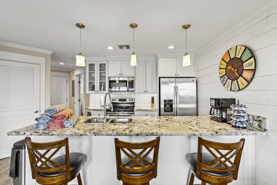 Fully equipped kitchen with spacious island and seating
