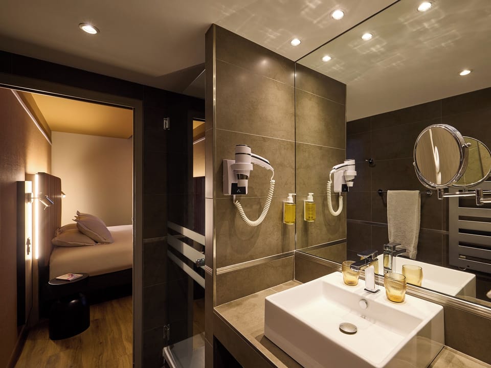 Junior Suite, 1 Double Bed with Sofa bed | Premium bedding, in-room safe, desk, soundproofing