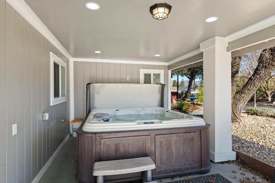Outdoor spa tub