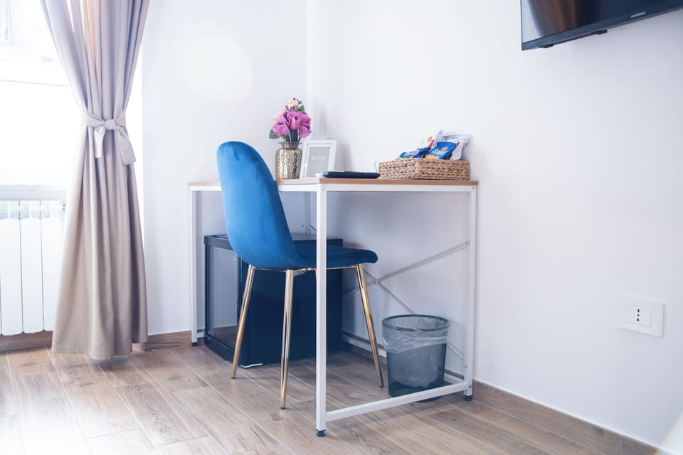 Deluxe Double Room, 1 Queen Bed, Private Bathroom | Desk, laptop workspace, blackout drapes, soundproofing