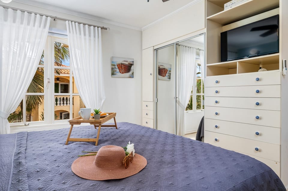 Cozy 1BR1BA w/ Balcony & Pool in Great Location! (24175)