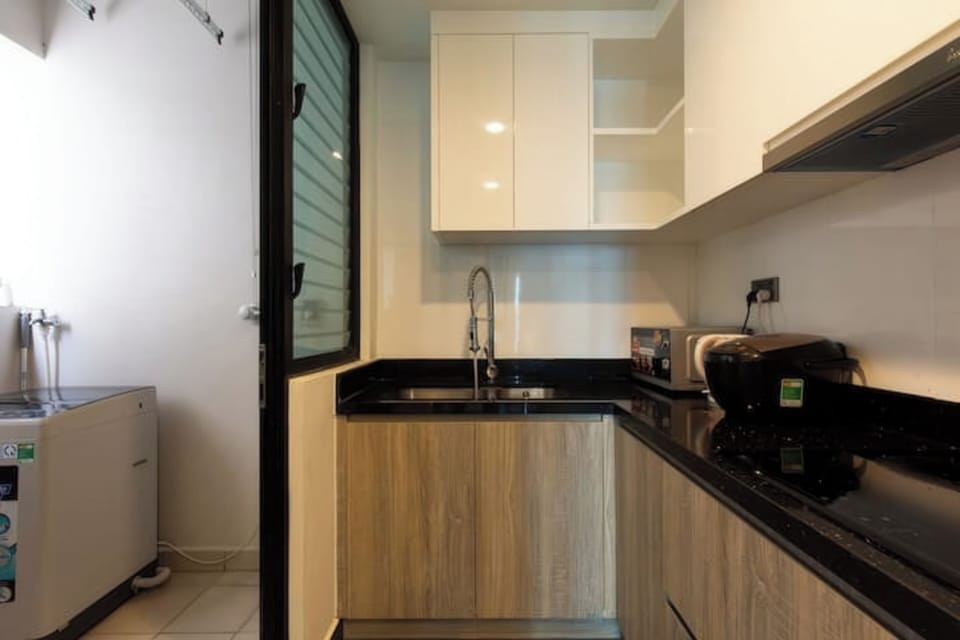 Superior Apartment, 2 Bedrooms, Kitchen, City View | Private kitchen | Fridge, microwave, stovetop, cookware/dishes/utensils