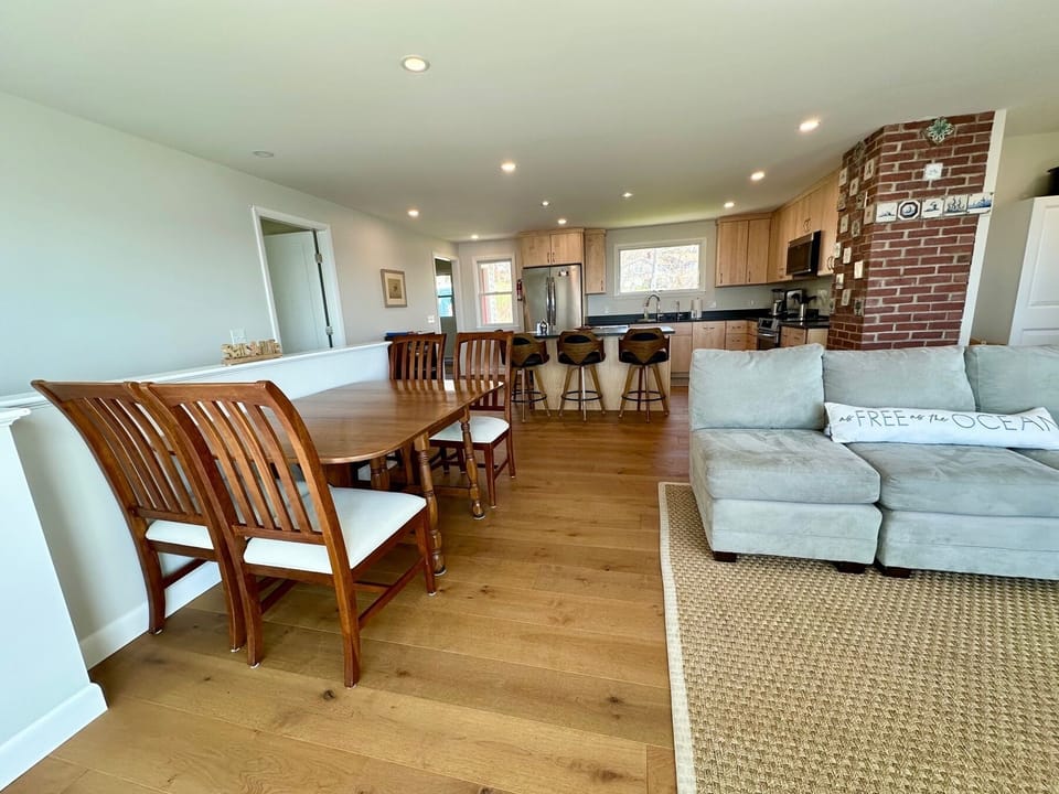 Open Floor Plan, Dining Area-