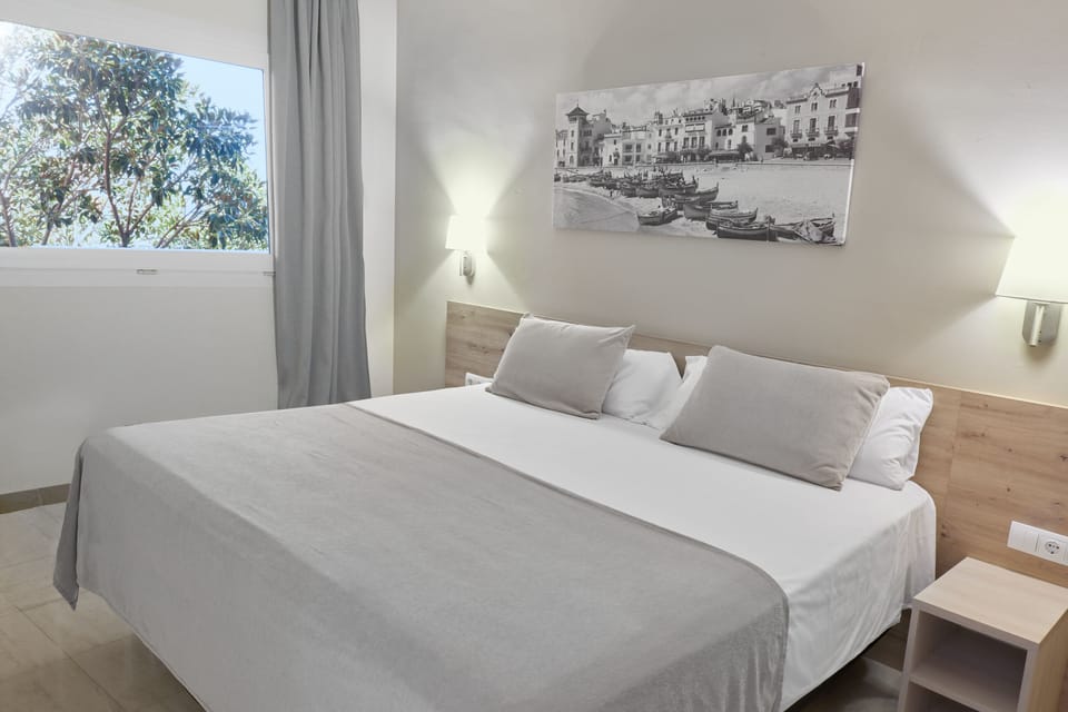 Junior Suite, 2 Bedrooms, Sea View | In-room safe, blackout drapes, iron/ironing board, bed sheets