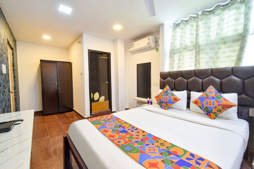 Luxury Suite | Egyptian cotton sheets, premium bedding, in-room safe, desk