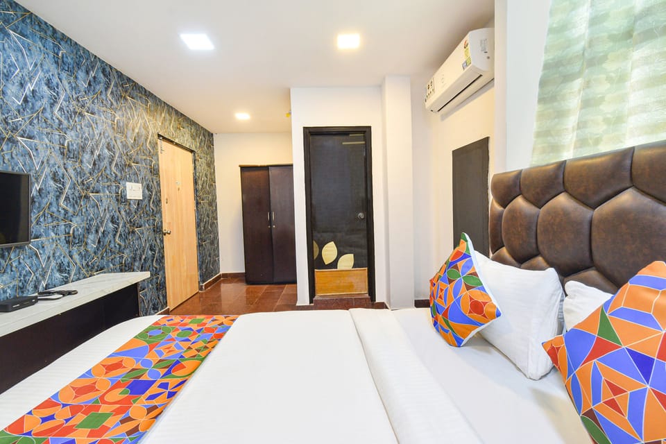 Luxury Suite | Egyptian cotton sheets, premium bedding, in-room safe, desk